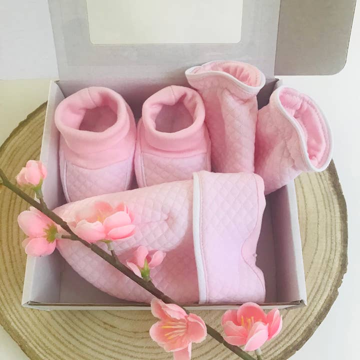 Boot+Sleeve+Beanie Set for wholesale by Sininho