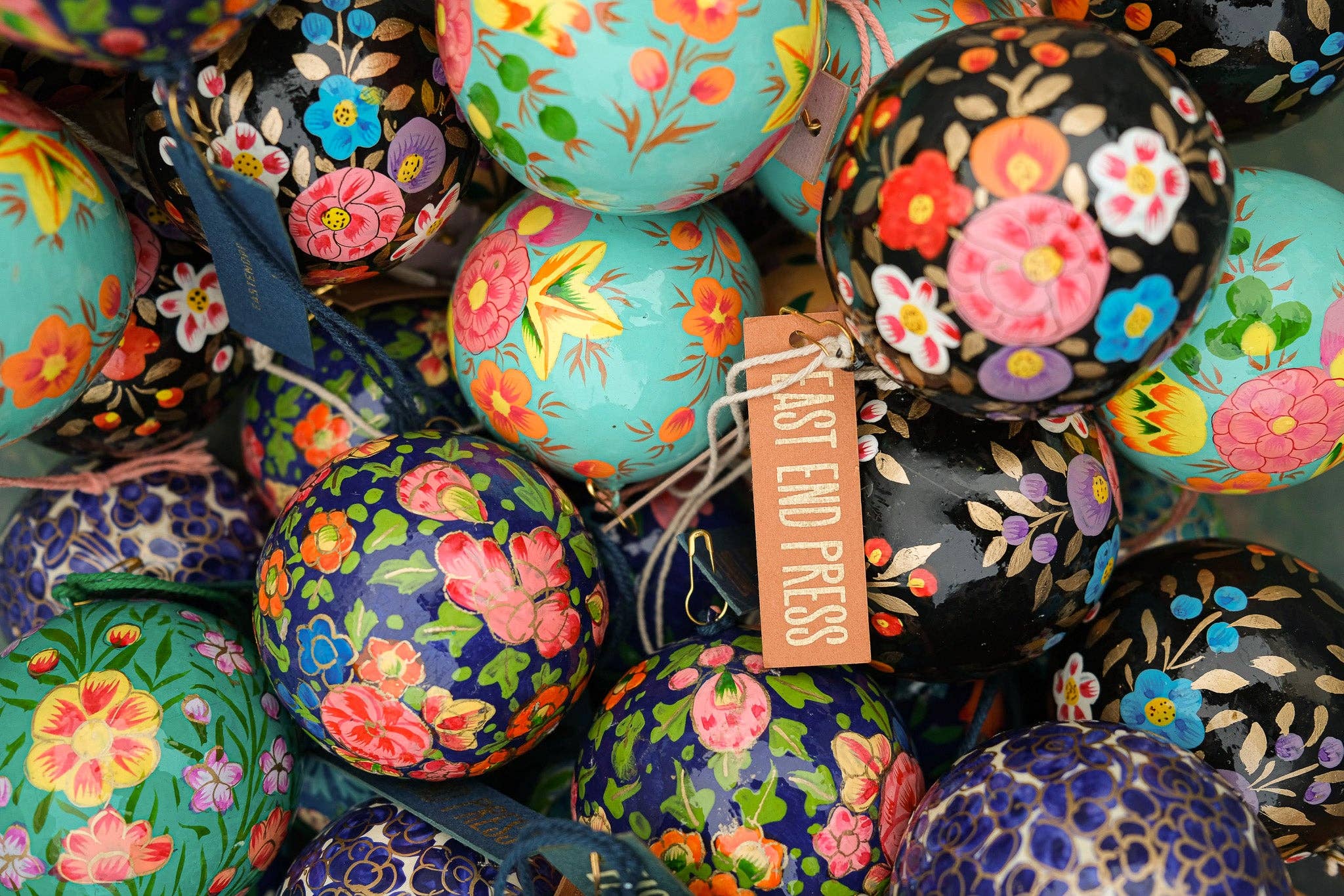East End Press – wholesale Ornament – UK/EU: Black Floral Bauble2