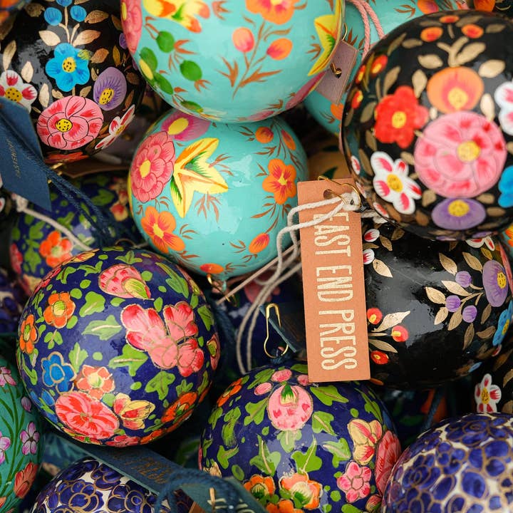 East End Press – wholesale Ornament – UK/EU: Black Floral Bauble2