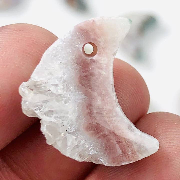 Rock Paradise – wholesale Spiritual stone/crystal – Crystal Drilled Amethyst Moon Crescent Spiritual Stone 20mm0