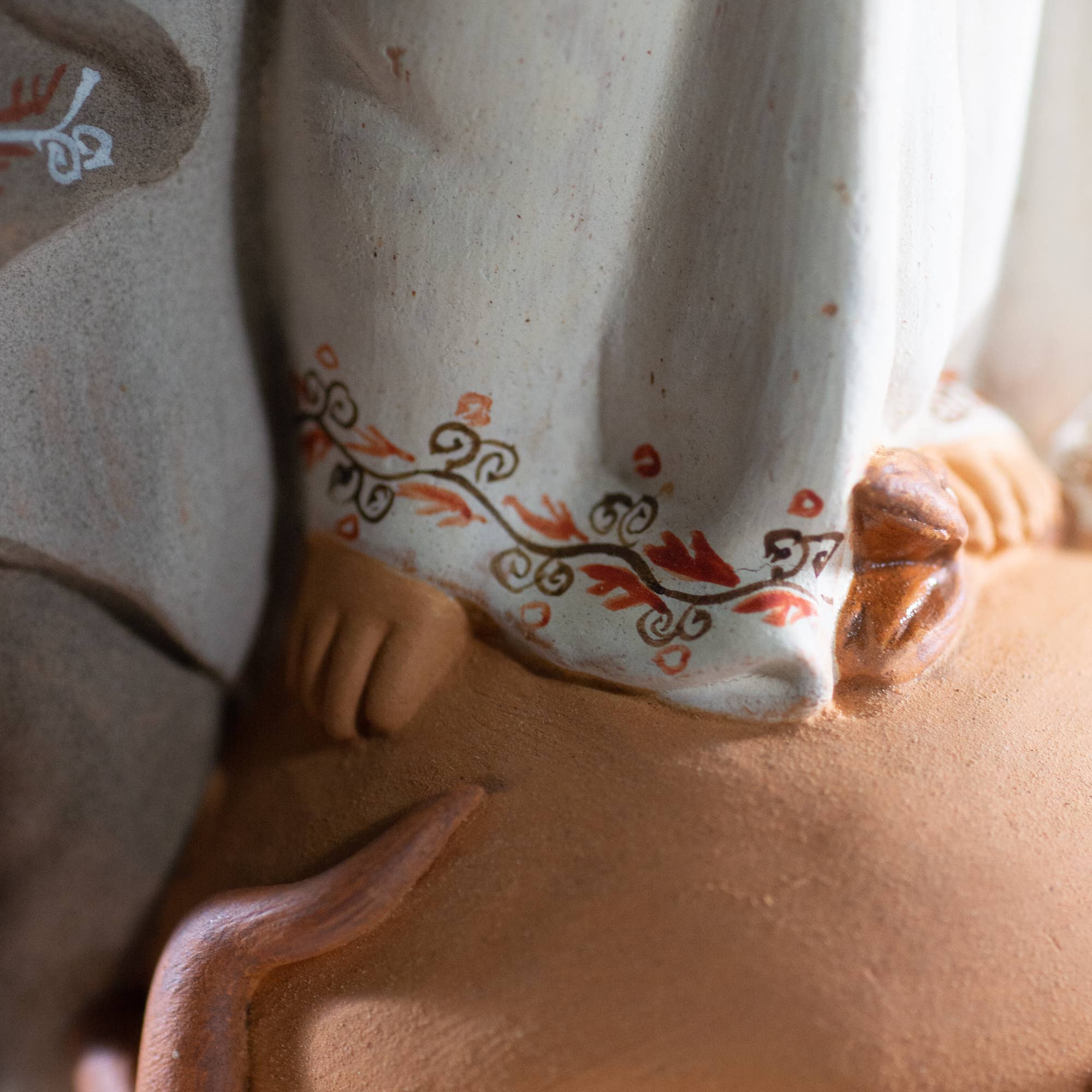 Lucuma Designs - Wholesale Decorative Figurine - Holy Mary with Angels - Fine Ceramic Sculpture - Artist Made7