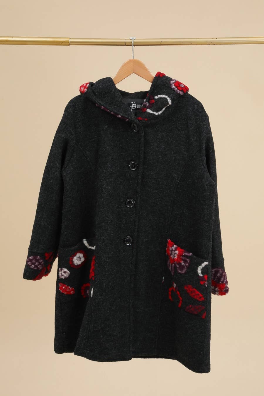 la maison des fibres naturelles – wholesale Rock - Dam – Broderad kappa 99025 80% ull 20% polyester2