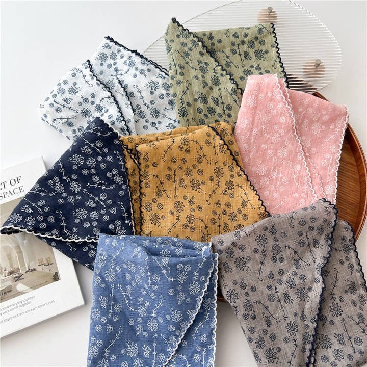 ACCITY - Wholesale Scarf - Women's - 2024 NEW FLORAL LACE TRIANGLE SCARF_CWASC0850
