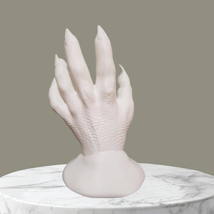 Support de casque en forme de main de reptile et de monstre – Présentoir sculpté en forme de main de dragon pour casques pour la vente par PerfectionIn3D