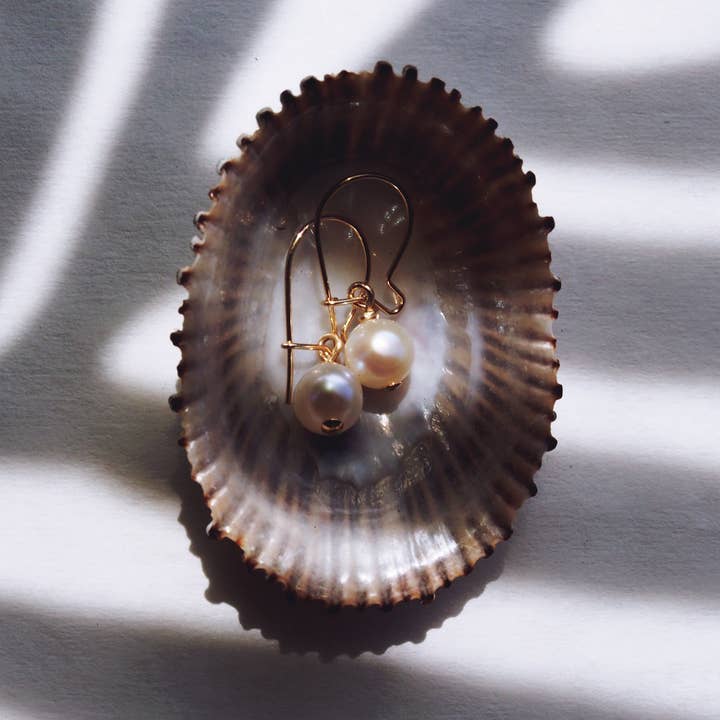 Ke Aloha Jewelry - Wholesale Dangle Earrings - Tiny White Freshwater Pearl Drop Earrings - Ipo