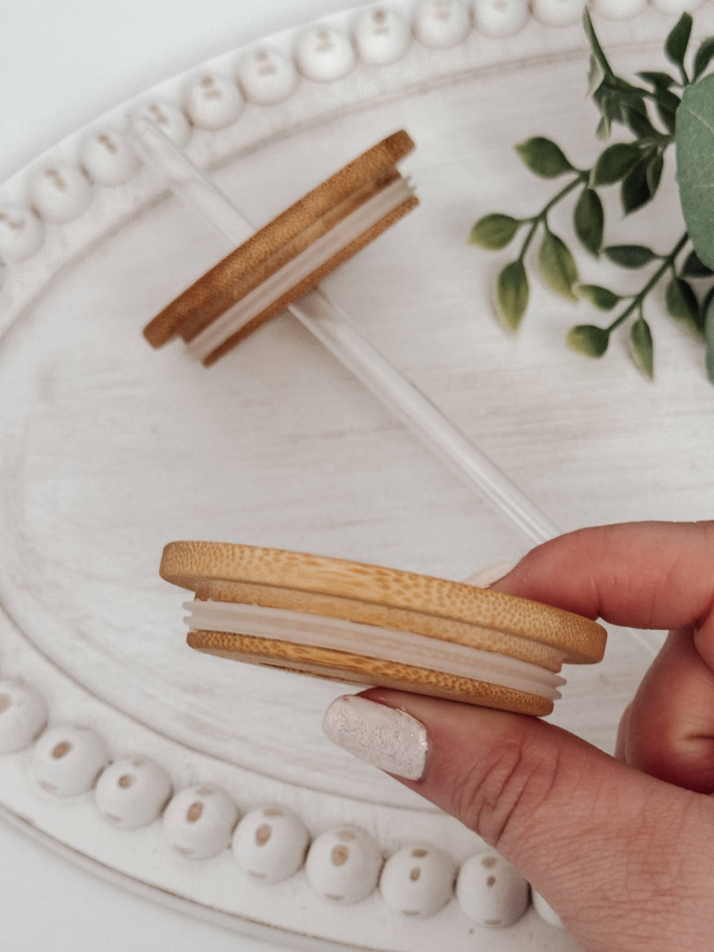 Emma K Designs - Wholesale Drinking Glass/Cup - Mini Fall Daisies 16oz Glass Cup with Bamboo Lid4