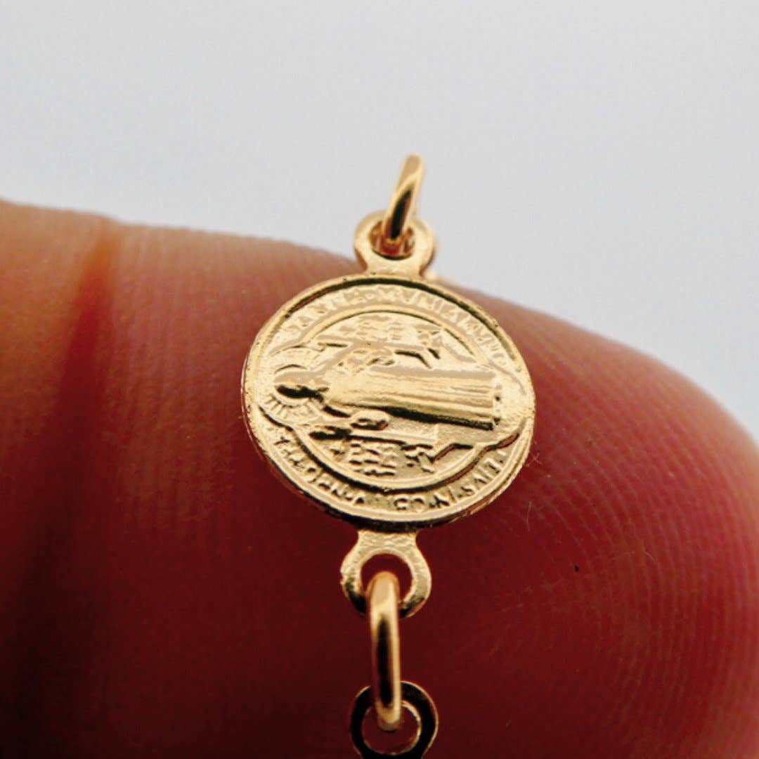 Guadalupe Gifts – Pulseira com pendente por atacado – Pulseira com 8 Moedas de São Bento Banhada a Ouro, 19 cm6
