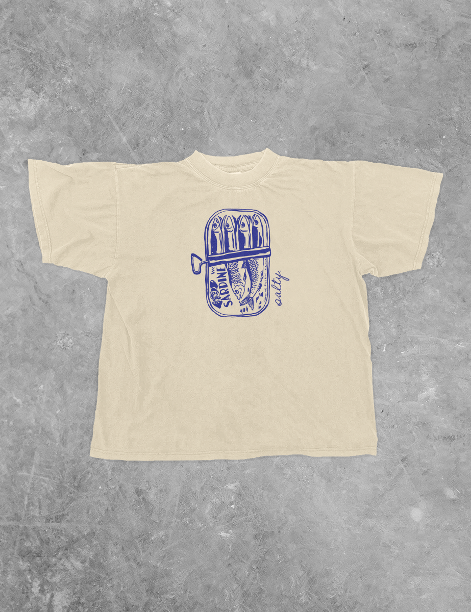 The Clandestine Underground – T-shirt estampada - Unissexo por atacado – Sardinhas Salgadas, T-shirt de Algodão Fresco com Estampa de Peixe3