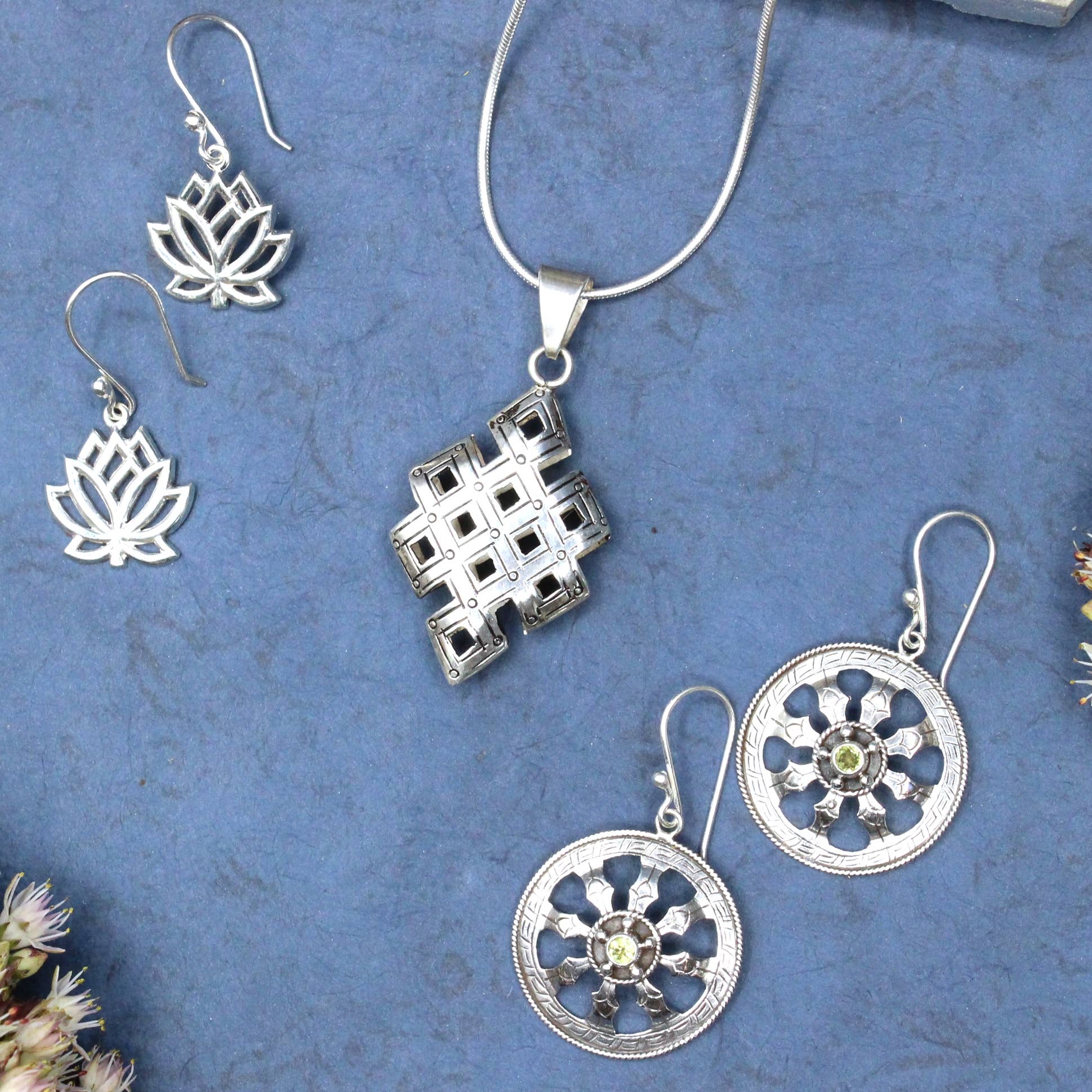 Didi Bahini Fair Trade – wholesale Individuell berlock/hänge – Ihåliga etsade ändlösa Knut Silver hänge3