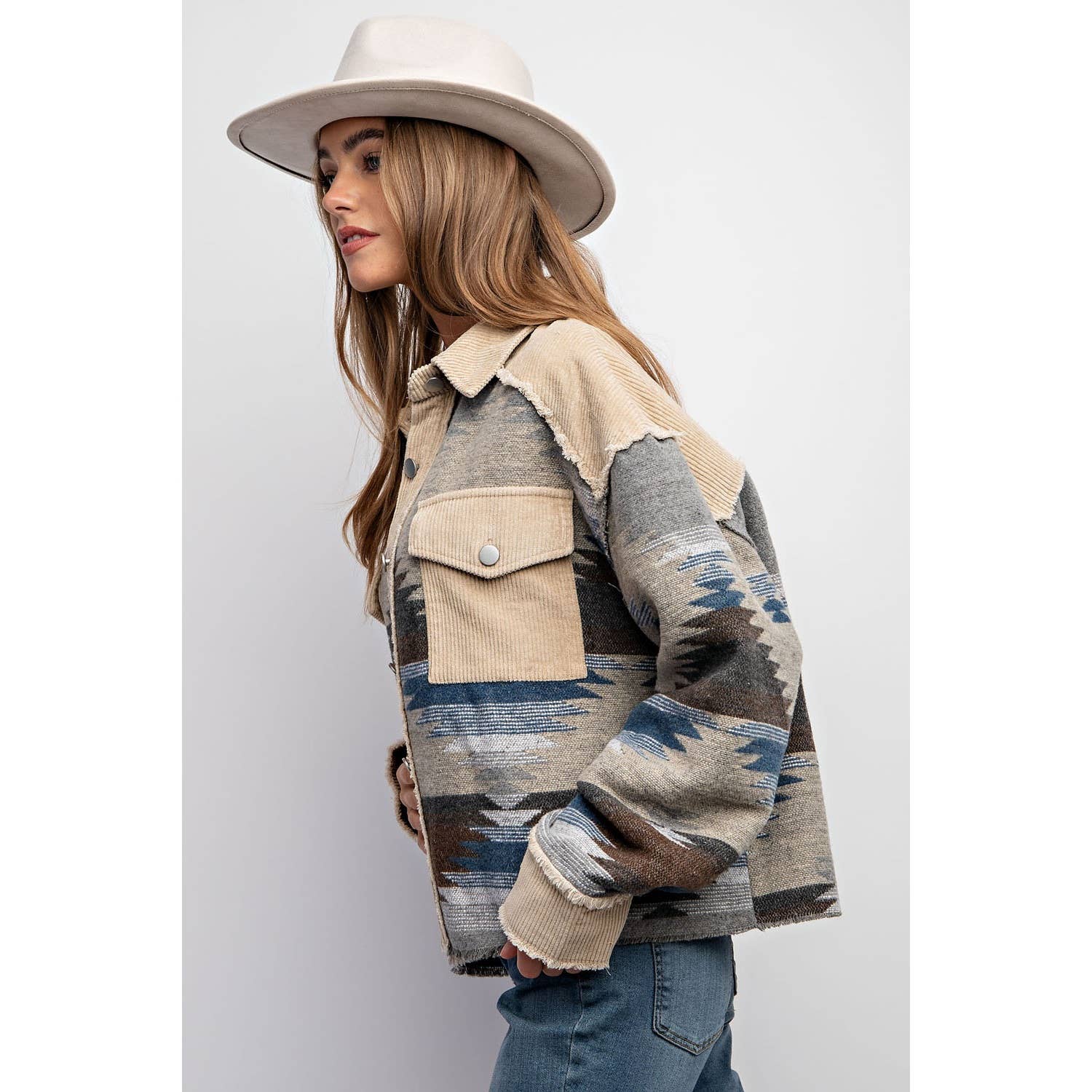 Sweet Generis – Großhandel Hemdjacke/Shacket – Damen – BUTTON-DOWN-HEMDJACKE IN BLOCKFARBEN MIT STAMMESMUSTER UND AZTEKISCHEM MUSTER26