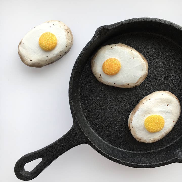 Crunch Supply - Wholesale Magnet - Fried Egg Magnet1