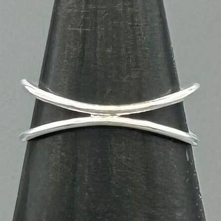 Böjd Dubbelbandring för wholesale av Something Silver