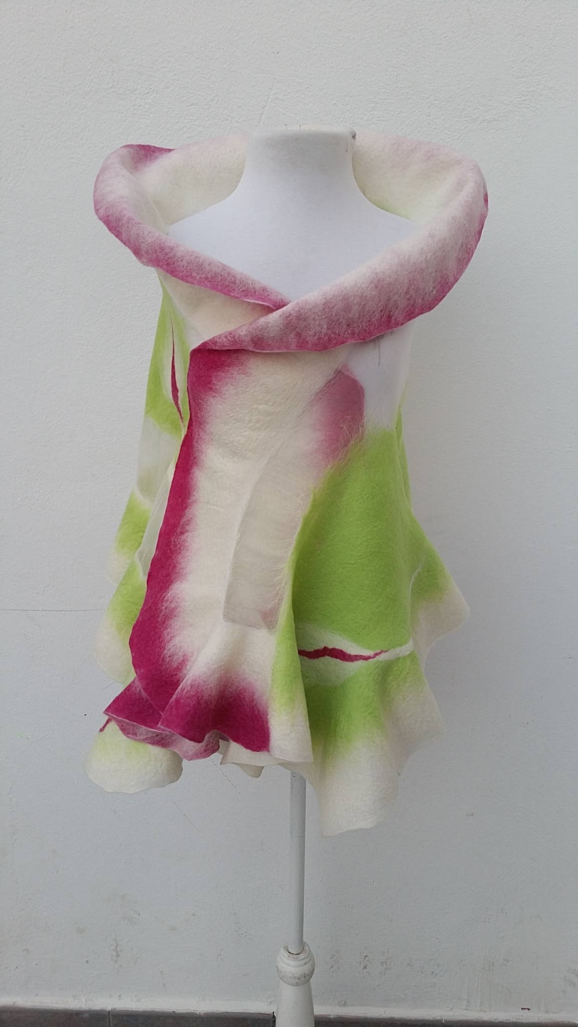 Makanuda – wholesale Poncho – Women's – Dopamine Shawl1