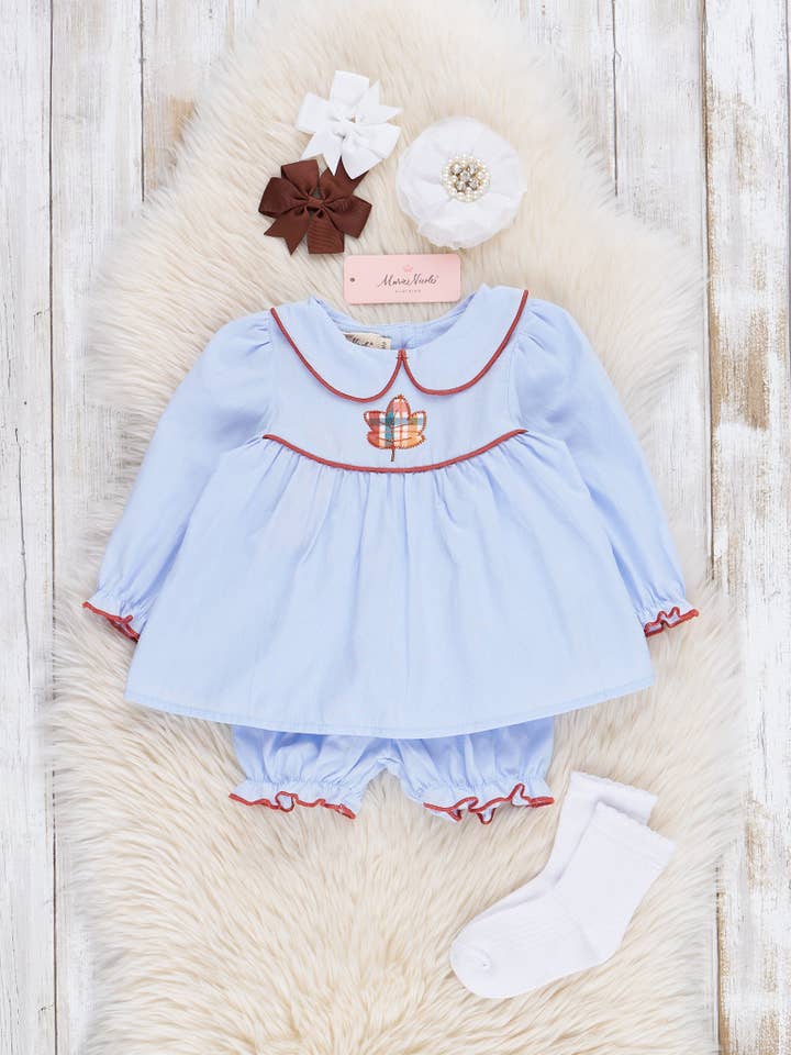 Chambray outfit met geborduurde bladbloeiers voor wholesale door Marie Nicole Clothing