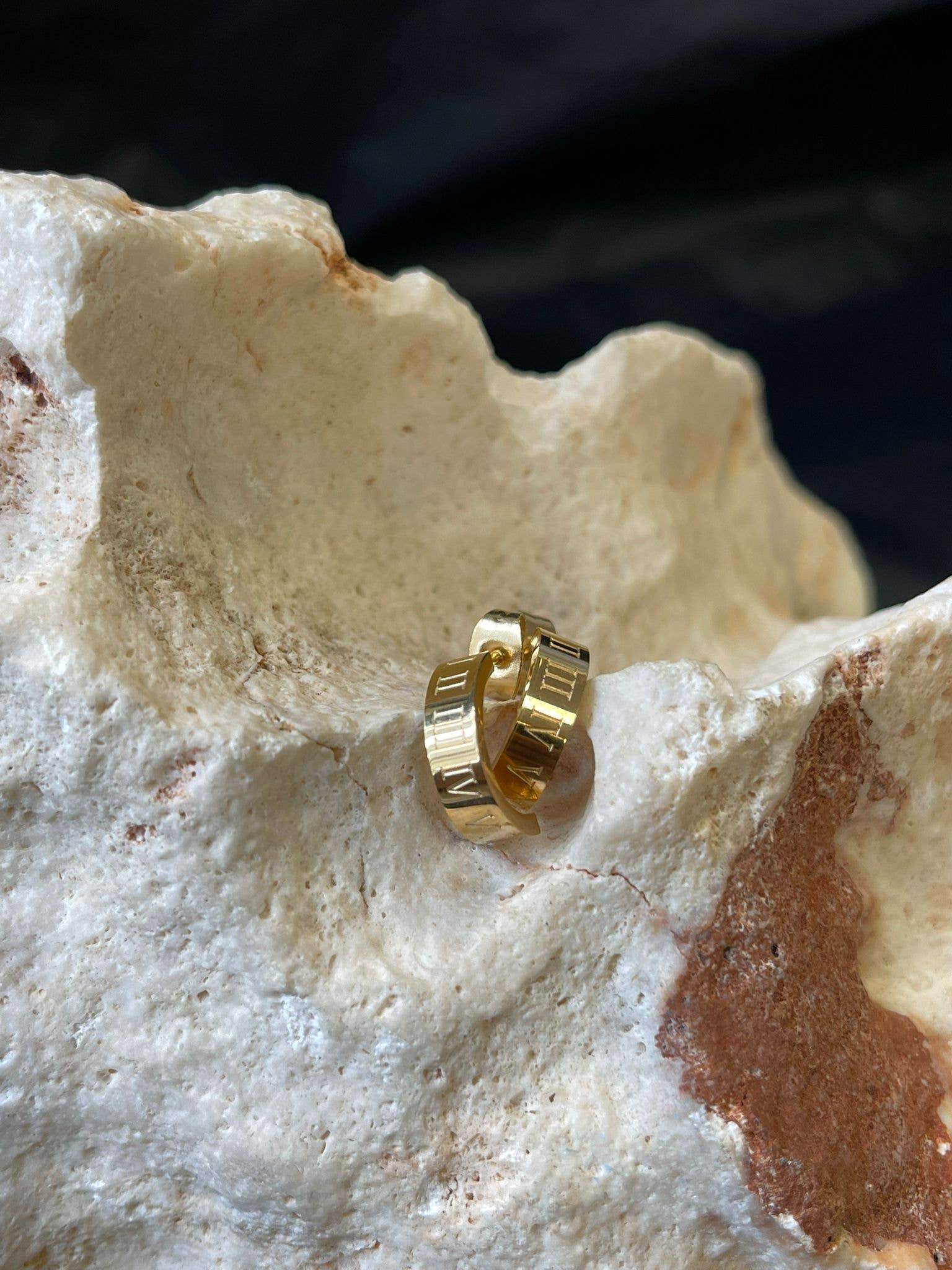 ROCKY ROSA – wholesale Huggieörhängen – NYA ÖRHÄNGEN0