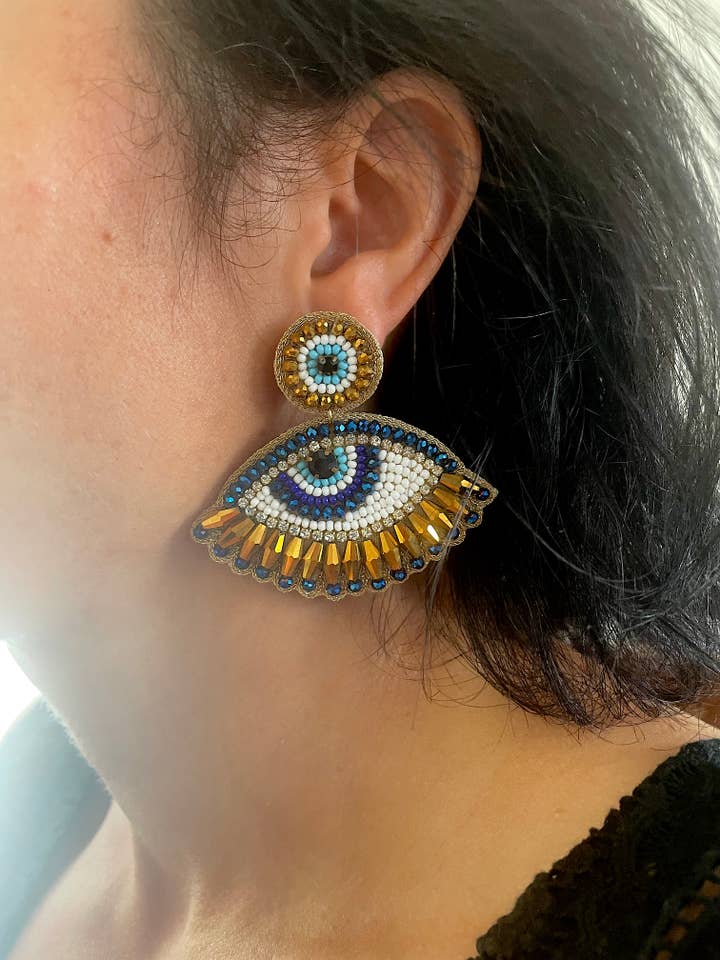 Abby øreringe med øjeformede perler og sten for engroshandel hos FRIDALO