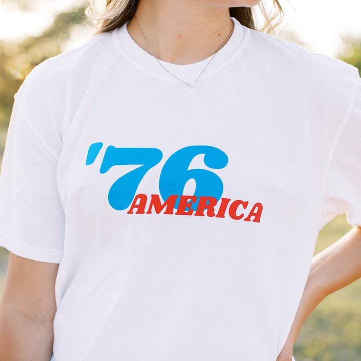 T-shirt Vintage America pour la vente par Born & Thread