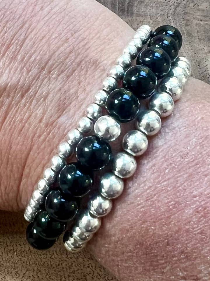 Bracelet Empilé en Obsidienne pour la vente par Hockley Designs