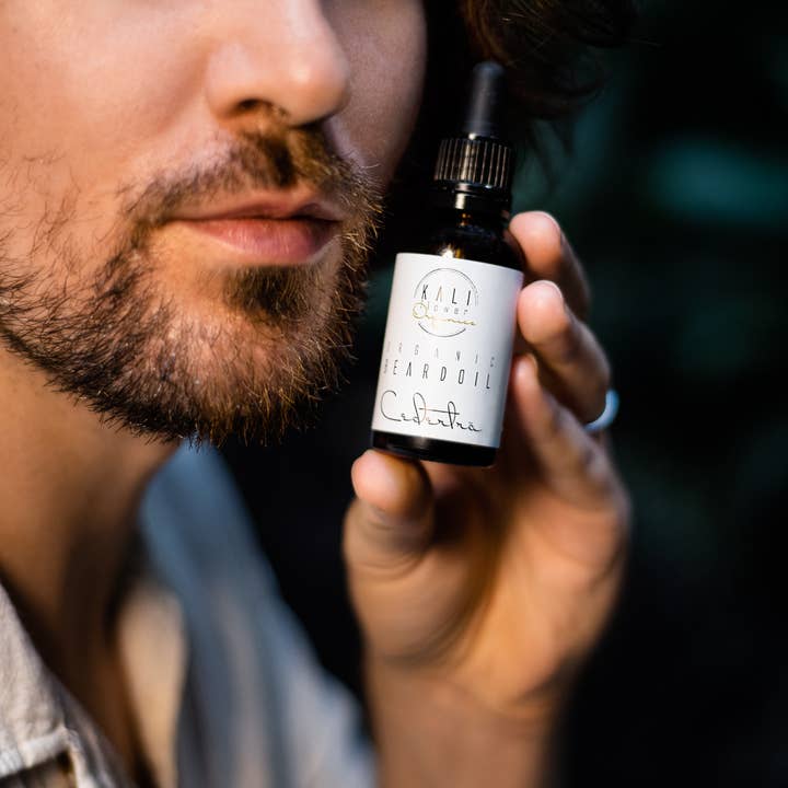 KaliFlower Organics – wholesale Skäggstylingprodukt – Ekologisk Skäggolja - Cederträ Bergamot