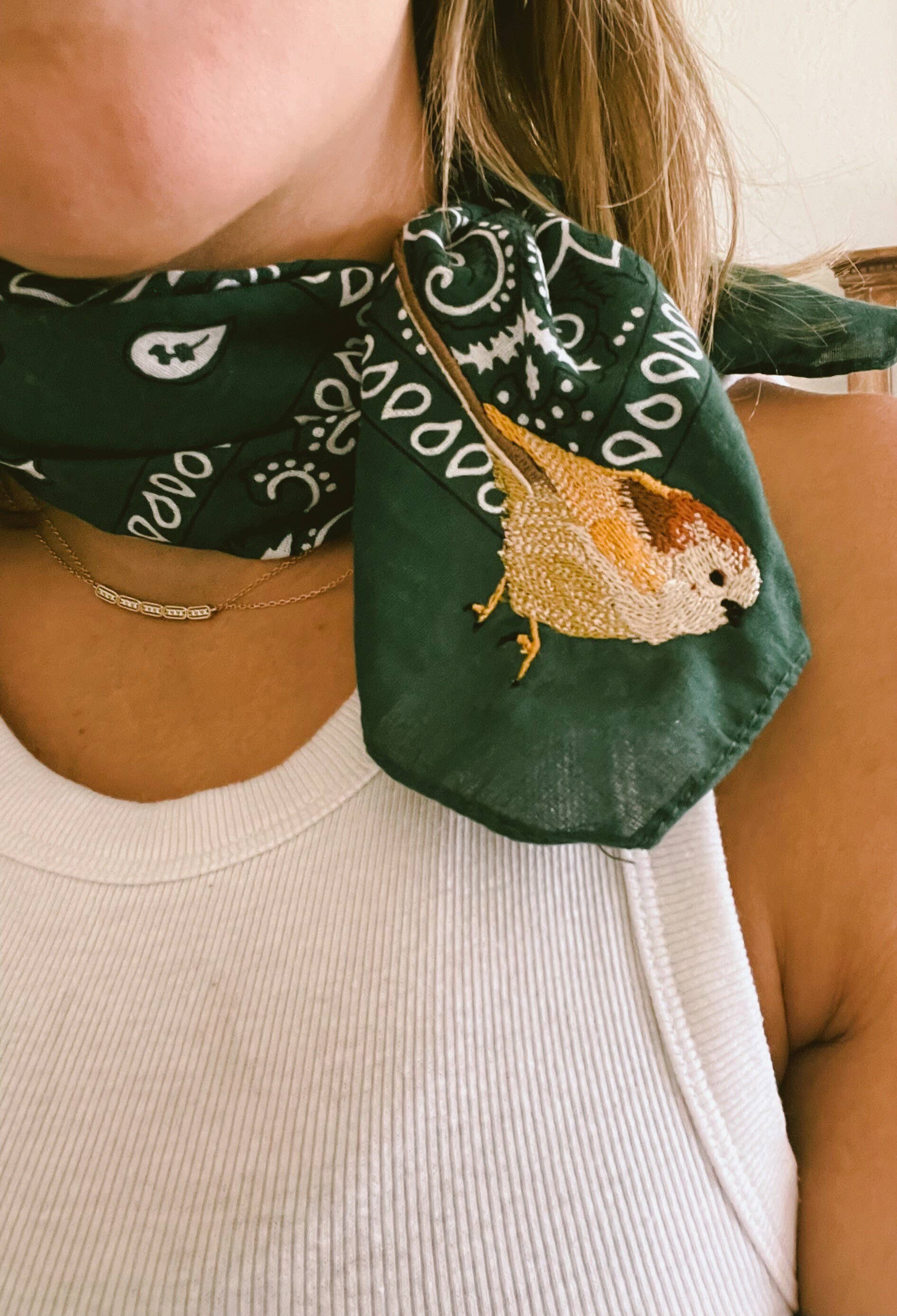 Little Lamb Designs - Vente Bandana – femme - Bandana avec oiseau brodé | Broded Robin, Cardinal4