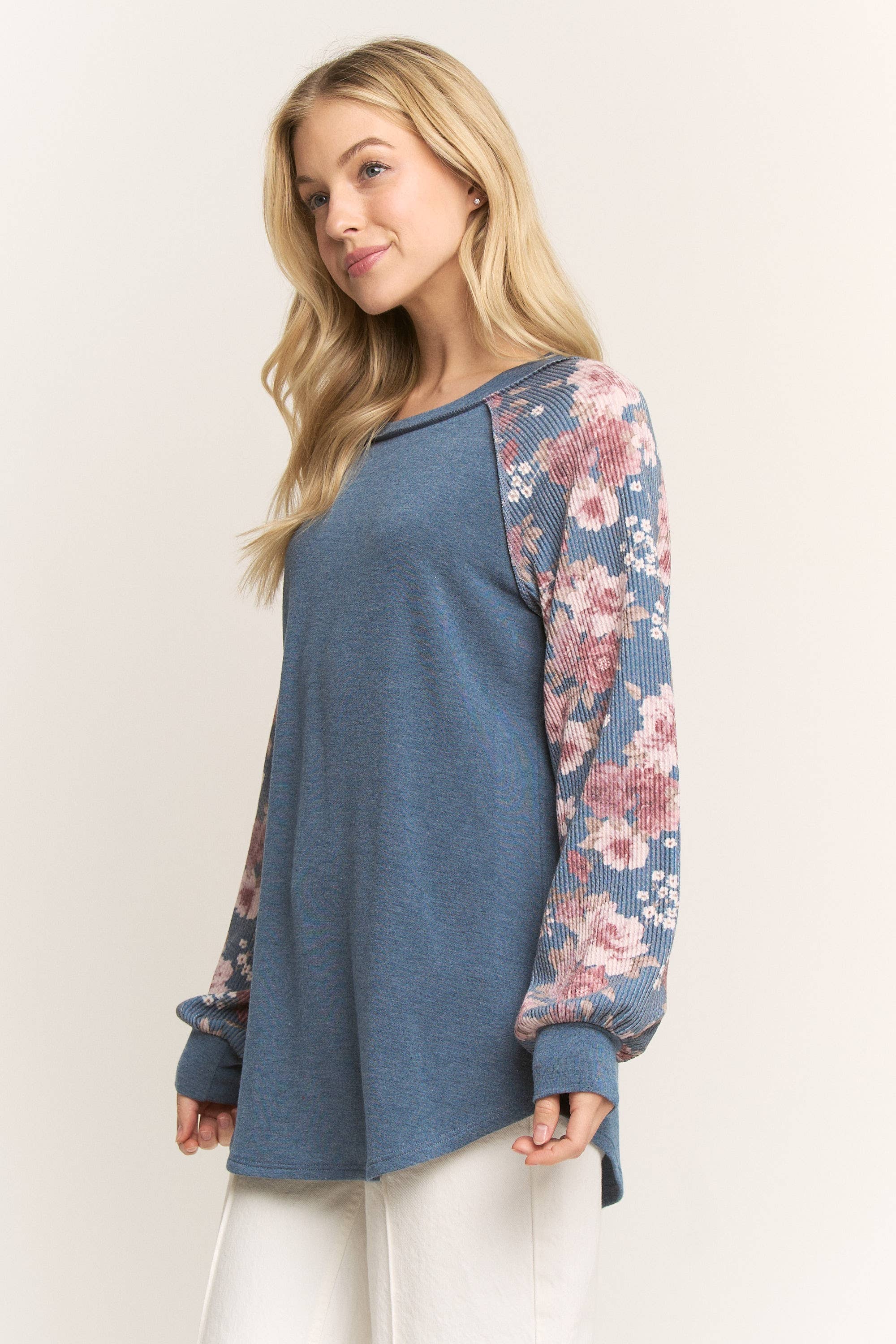 HEIMISH - Venta al por mayor Sudadera - Mujer - ET7689-25 TOP URBANO CON CONTRASTE DE CANALÉ Y ESTAMPADO FLORAL4