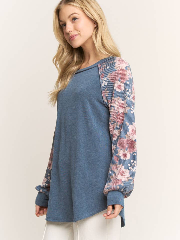 HEIMISH - Venta al por mayor Sudadera - Mujer - ET7689-25 TOP URBANO CON CONTRASTE DE CANALÉ Y ESTAMPADO FLORAL4