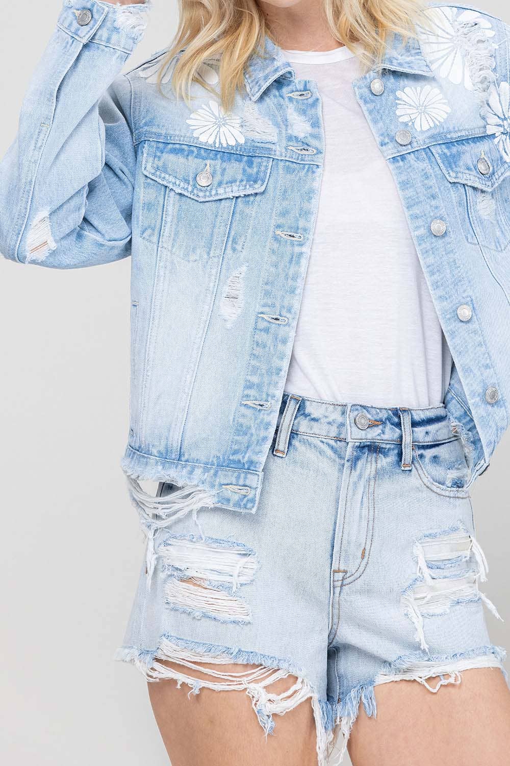 ZUCKERWATTE KLASSISCHE CROP-JEANSJACKE MIT BLUMENLASERDRUCK T5137J für den Großhandel auf Faire2