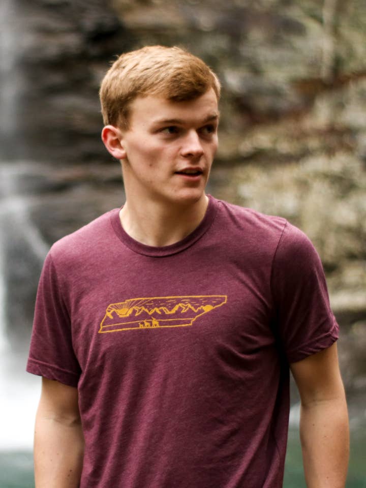 T-shirt ras du cou à manches courtes The TN Wildlife pour la vente par Burlaep Apparel