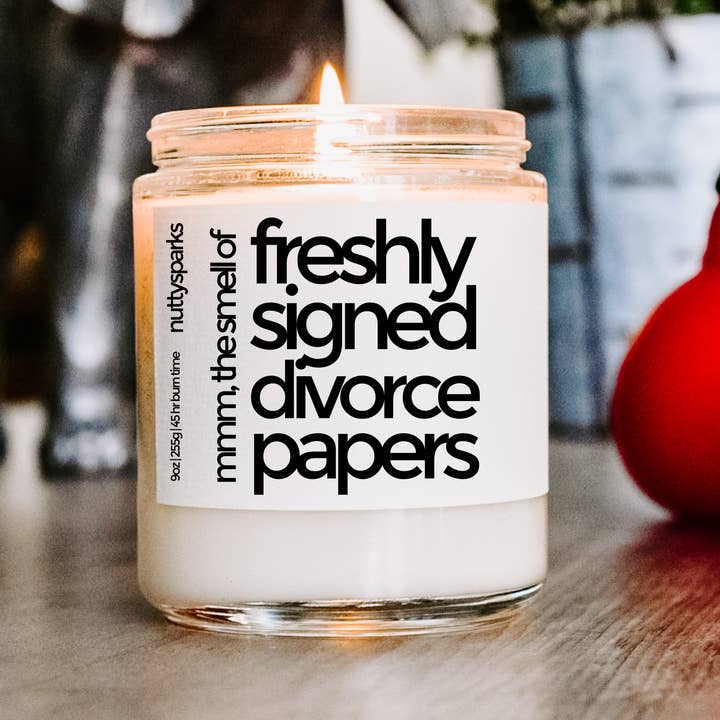 documents de divorce fraîchement signés pour la vente par nuttysparks