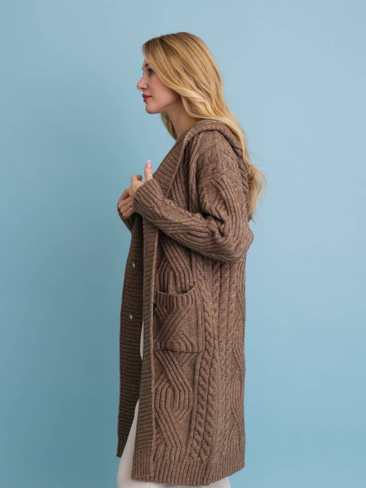 Leto Accessories – wholesale Kofta - Dam – Kabelstickad kofta med huva med stora knappar