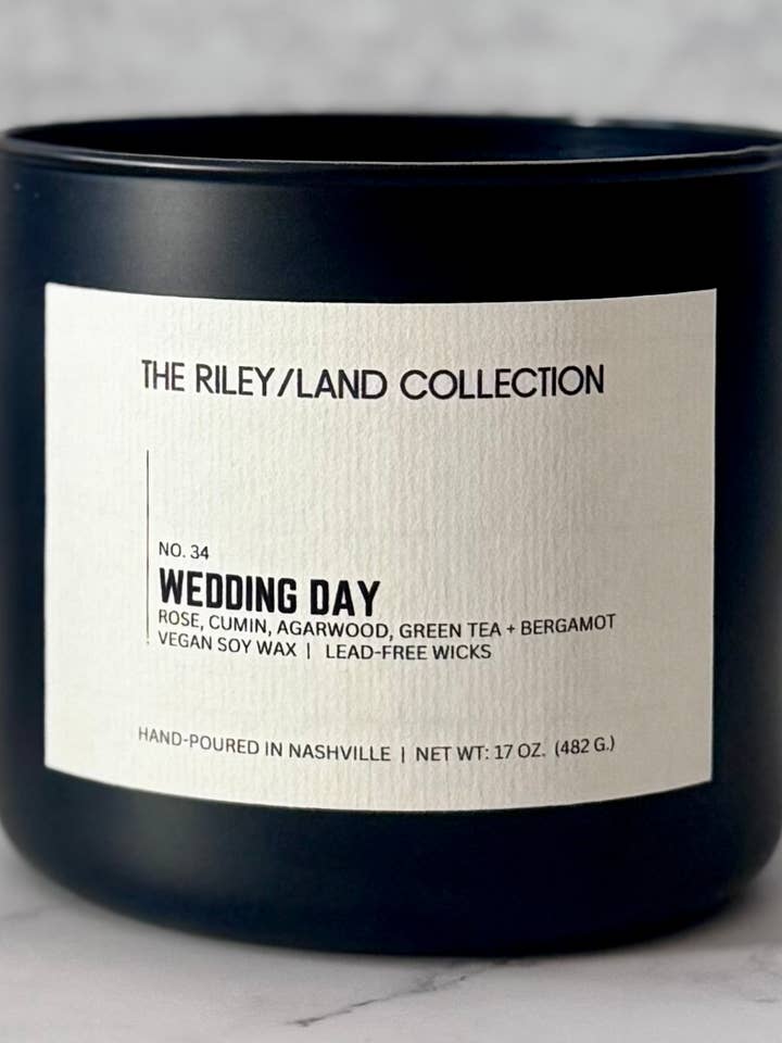 DÍA DE BODA VELA DE SOJA | ROSA, TÉ VERDE + BERGAMOTA | 17 OZ para venta al por mayor de THE RILEY/LAND COLLECTION