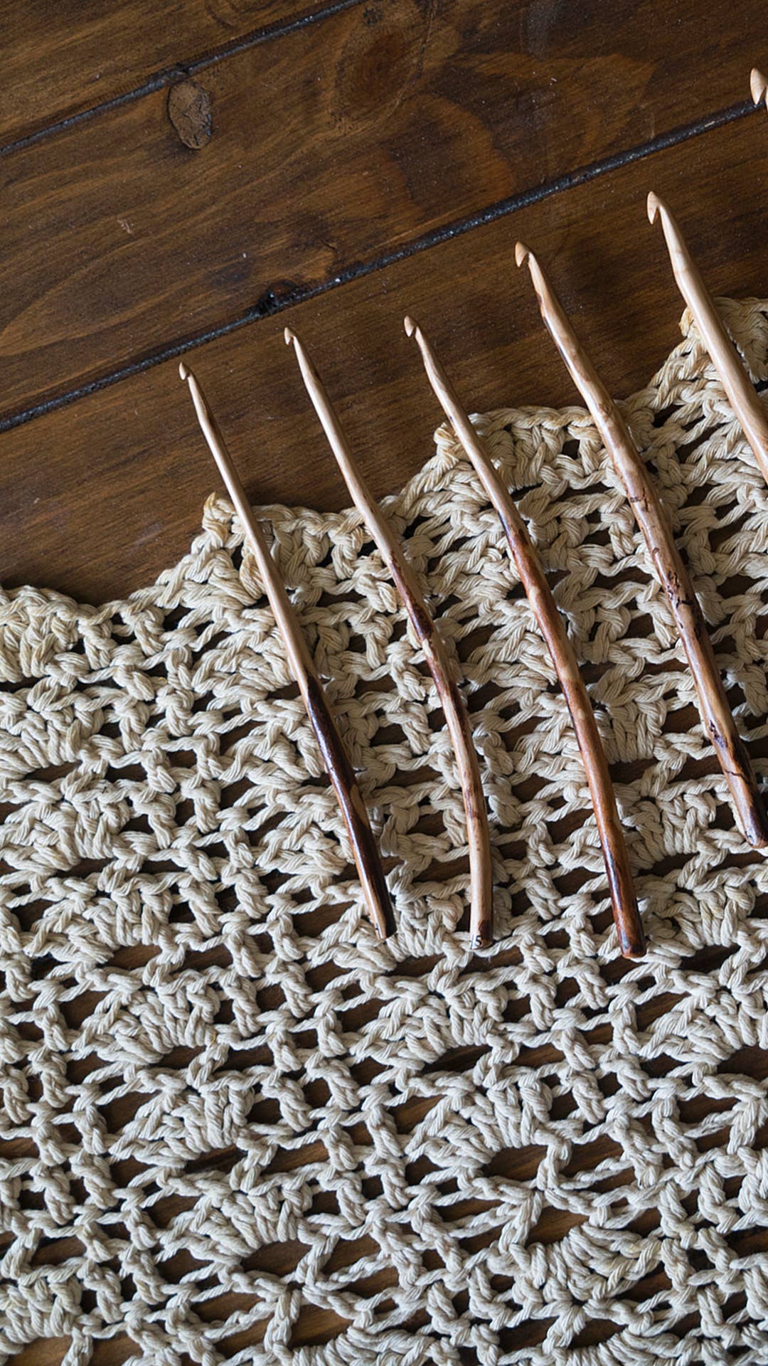 Roux Studios - Wholesale Knitting/Crochet Supplies - Rustic Artisan Hand Carved Crochet Hook3