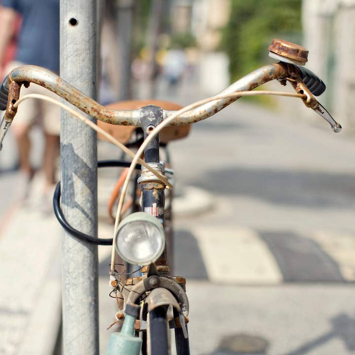 Cykelparkering//Italien för wholesale av Alison Holcomb Creative