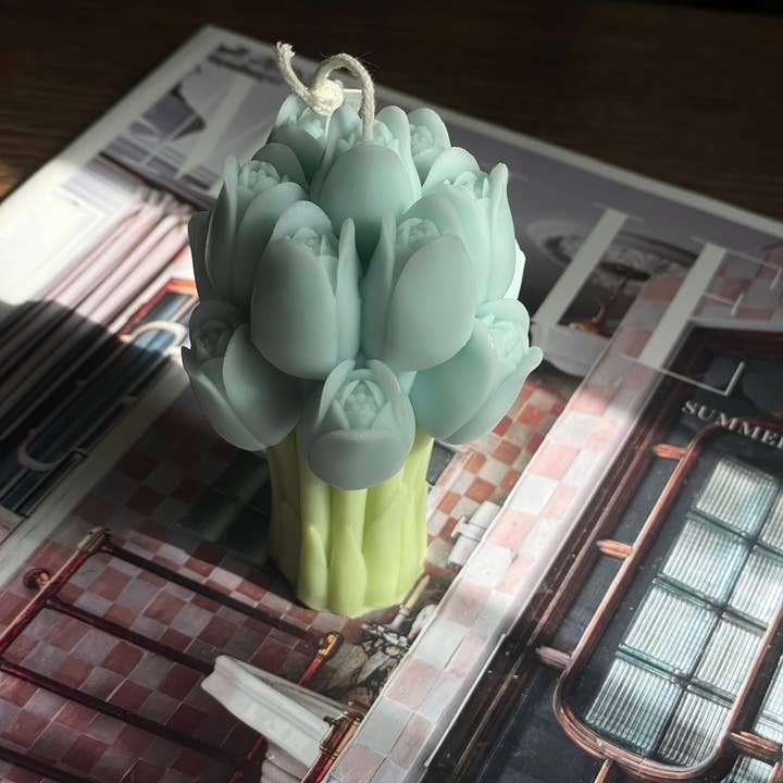 Eloise and Oliver - Wholesale Novelty Candle - Tulip Bouquet
