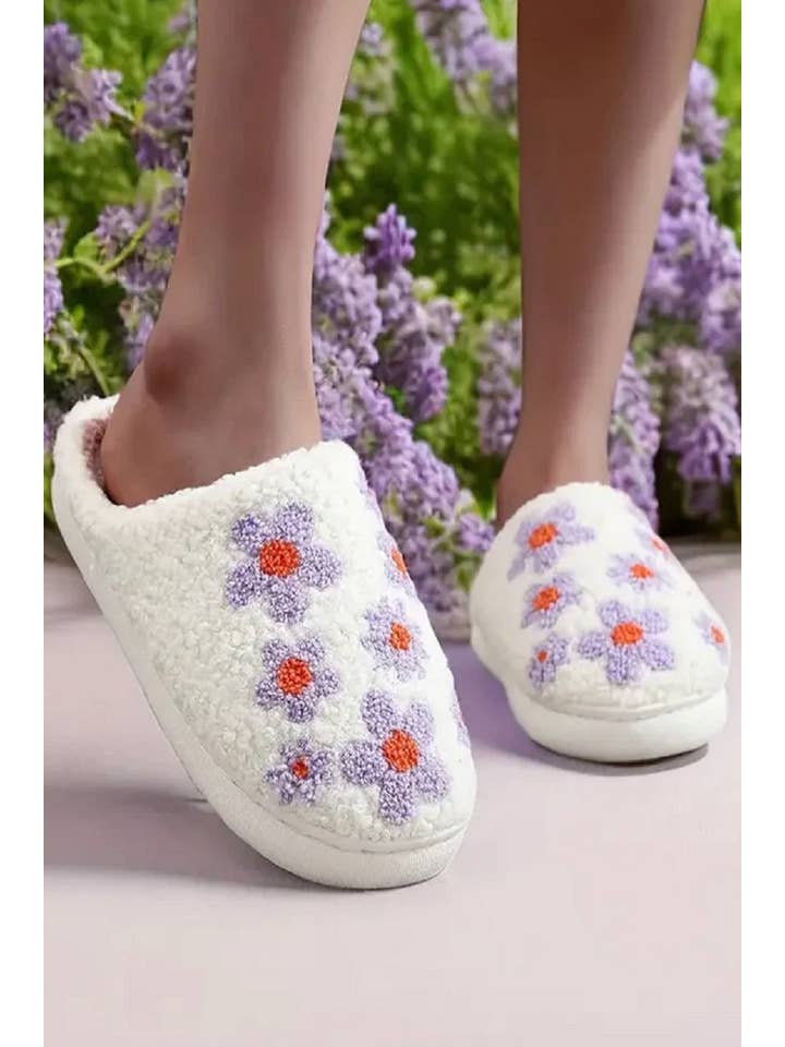 42POPS - Wholesale Slippers - Women's - ..SI-26824 Cute novelty soft plush cozy slippers (size L/XL)
