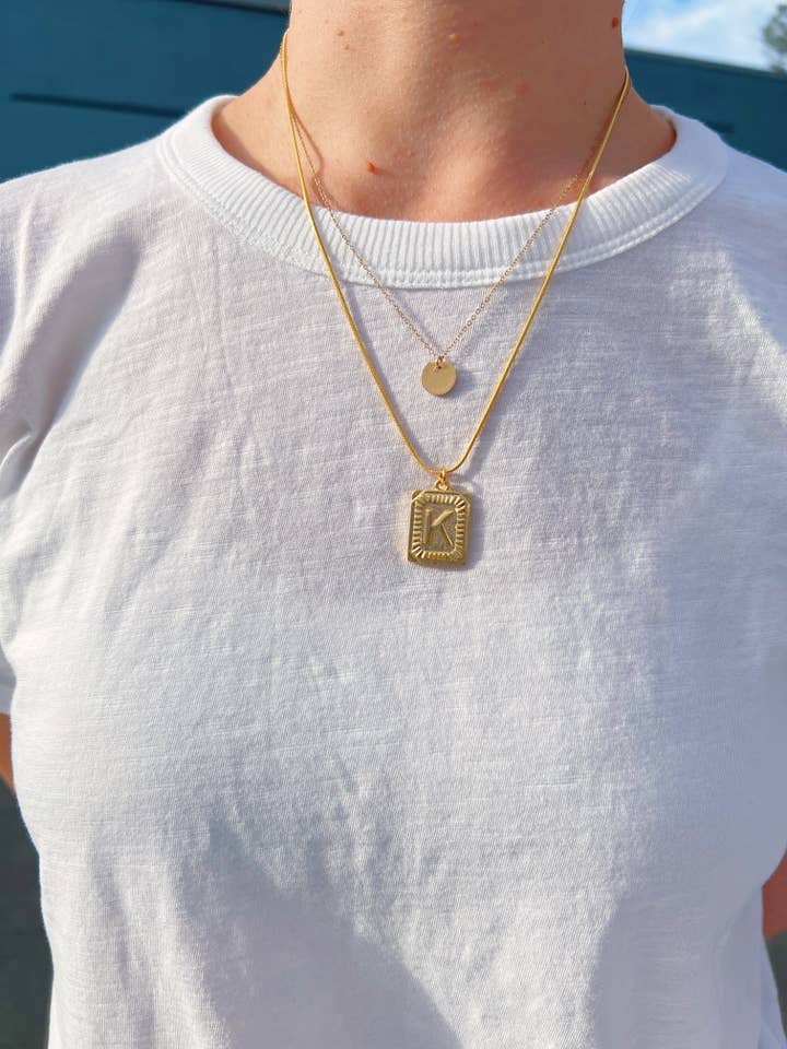 Tous les colliers Initial Insignia pour la vente par Dusk Hera