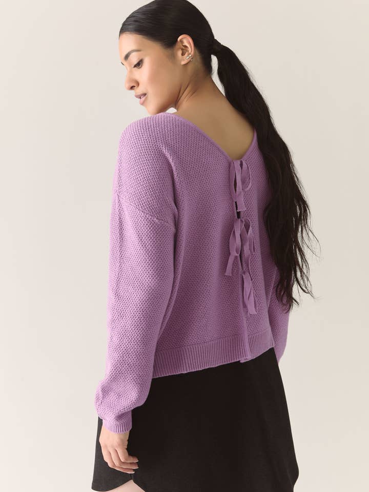 Cardigan en mérinos à nœud en lilas pour la vente par Rachel