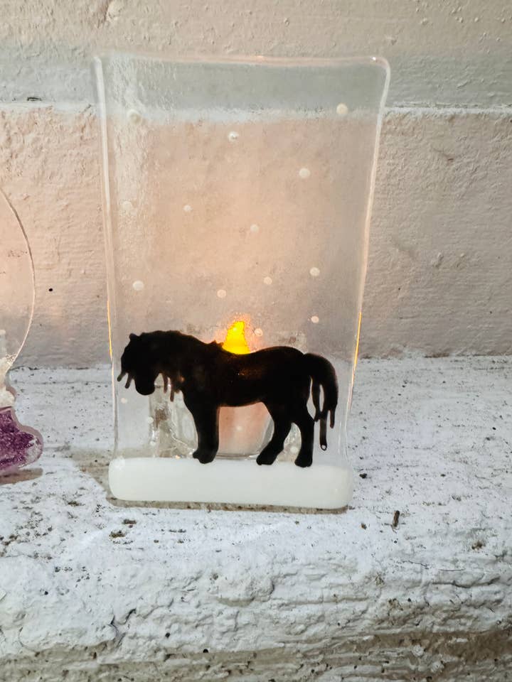 Porte-bougie en verre fusionné en forme de cheval pour la vente par Ally Glass Studio