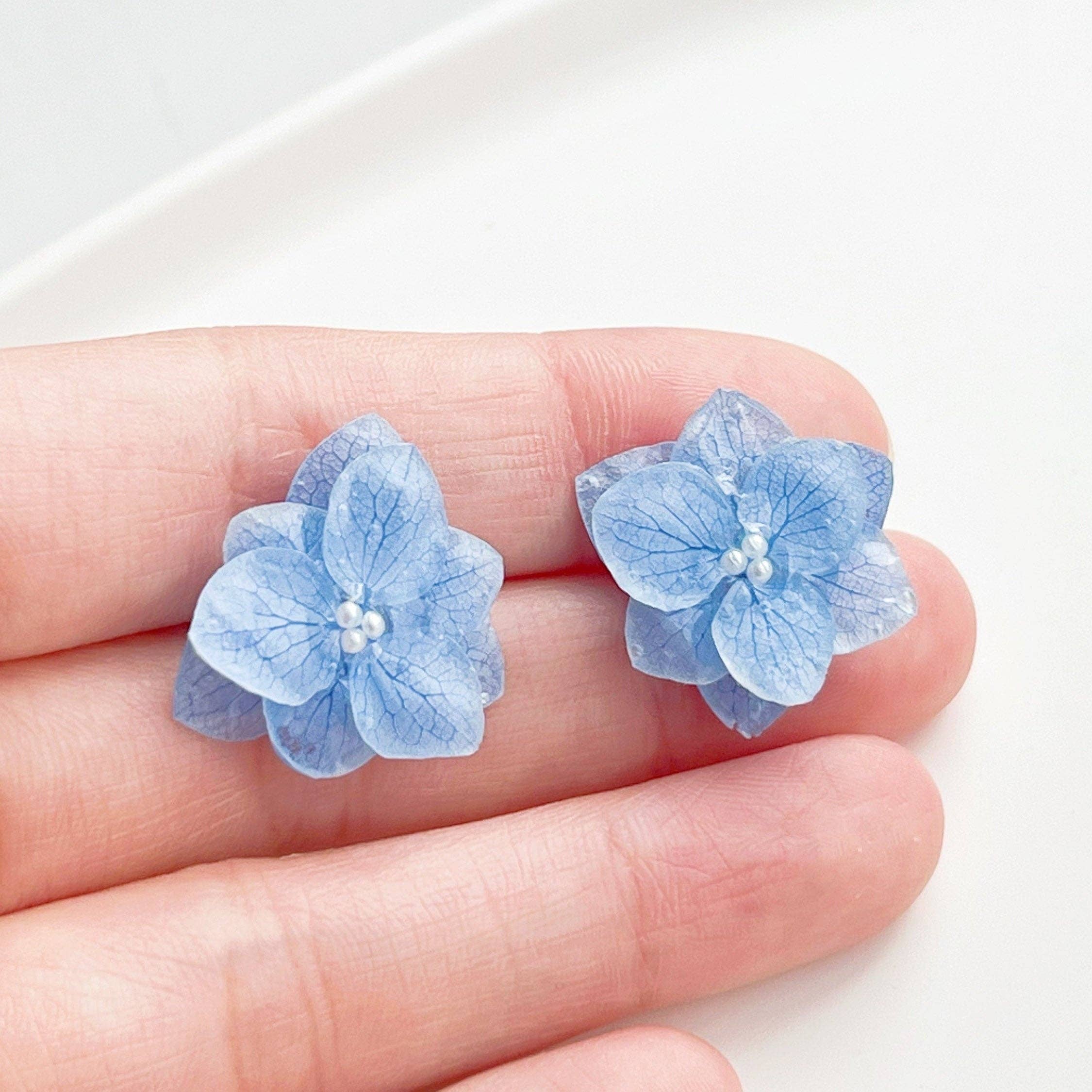 Buy wholesale “Louise” hydrangea earrings