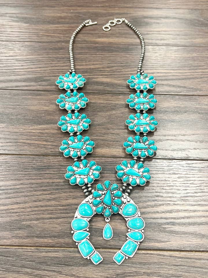 737406, Collana Artigianale con Fiori di Zucca e Turchese per la vendita all'ingrosso da parte di ISAC Trading Inc