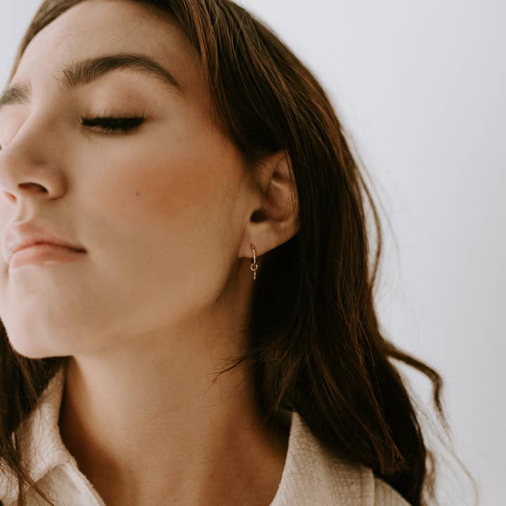 Sydney Rose Co. - Wholesale Hoop Earrings - Daisy Sleepers6