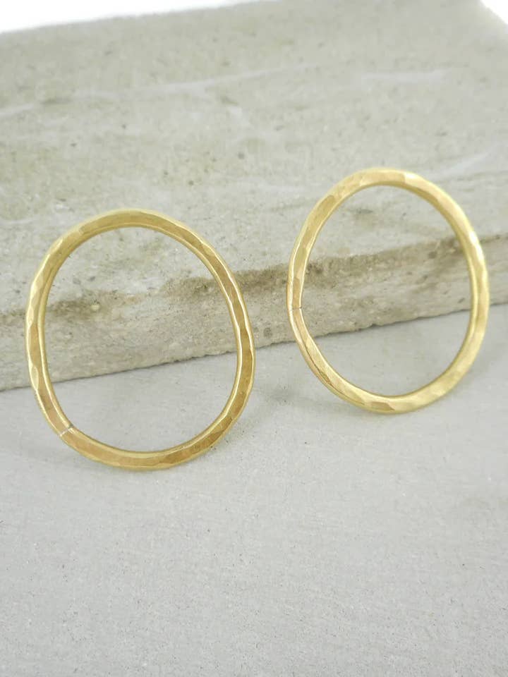 Pendientes ovalados (chapados en oro) para venta al por mayor de Dos Pinceles