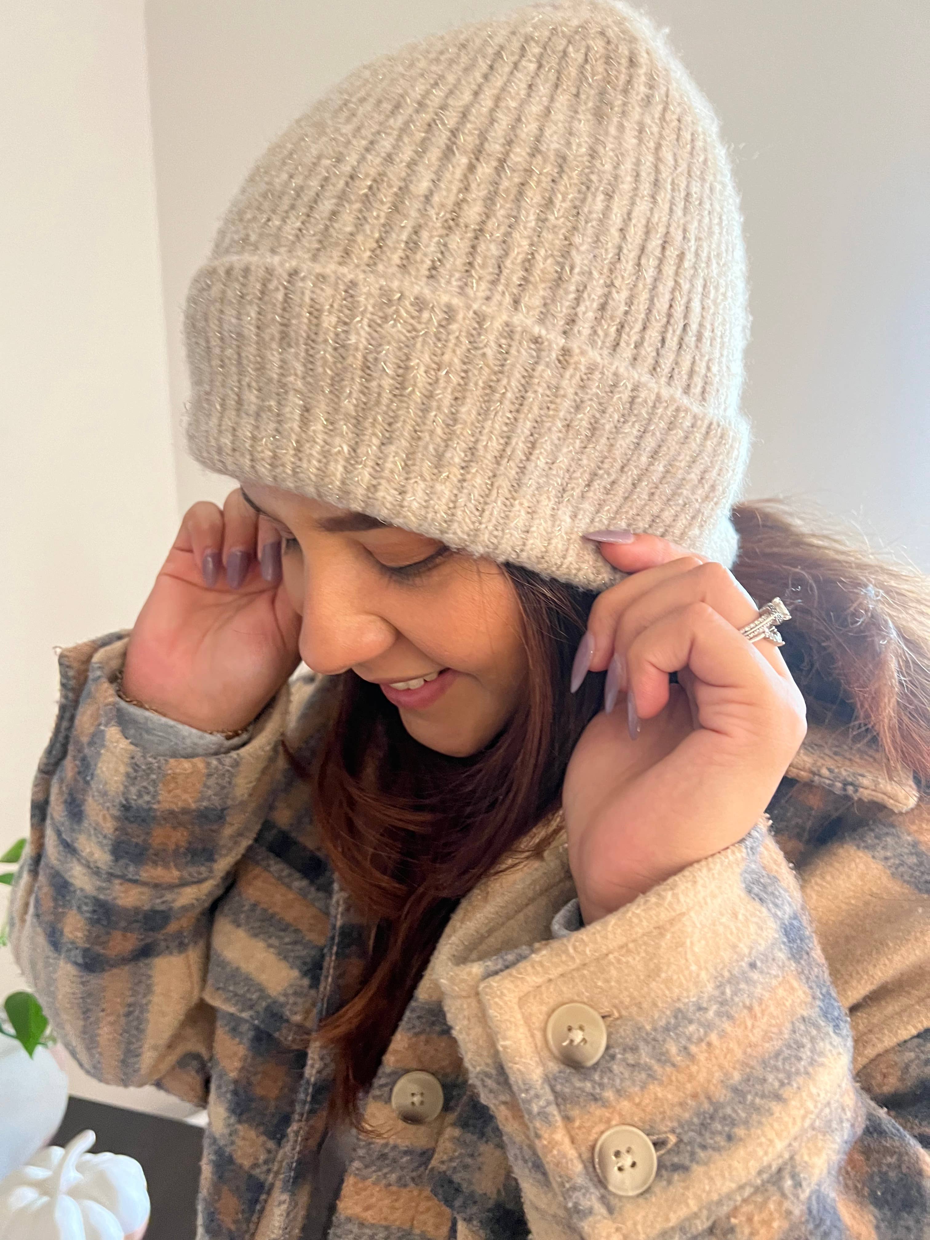 Justin & Taylor – Engroshandel Beanie - Dame – Rich Luxe hue med lurex-detaljer10
