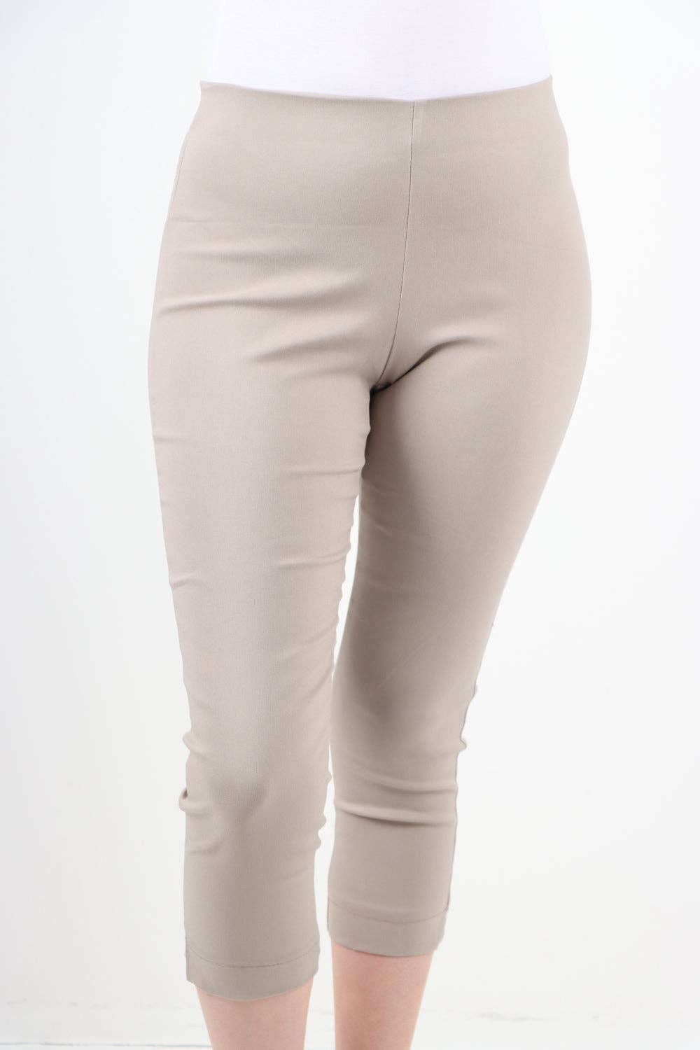 Miss Bold - Vendita all'ingrosso Pantalone - Donna - Pantaloni Capri in tinta unita italiana48