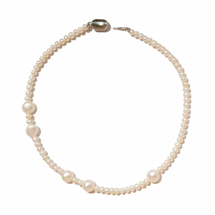 Elizabeth Stable Pearl Necklace Gift for wholesale by Val Naïf