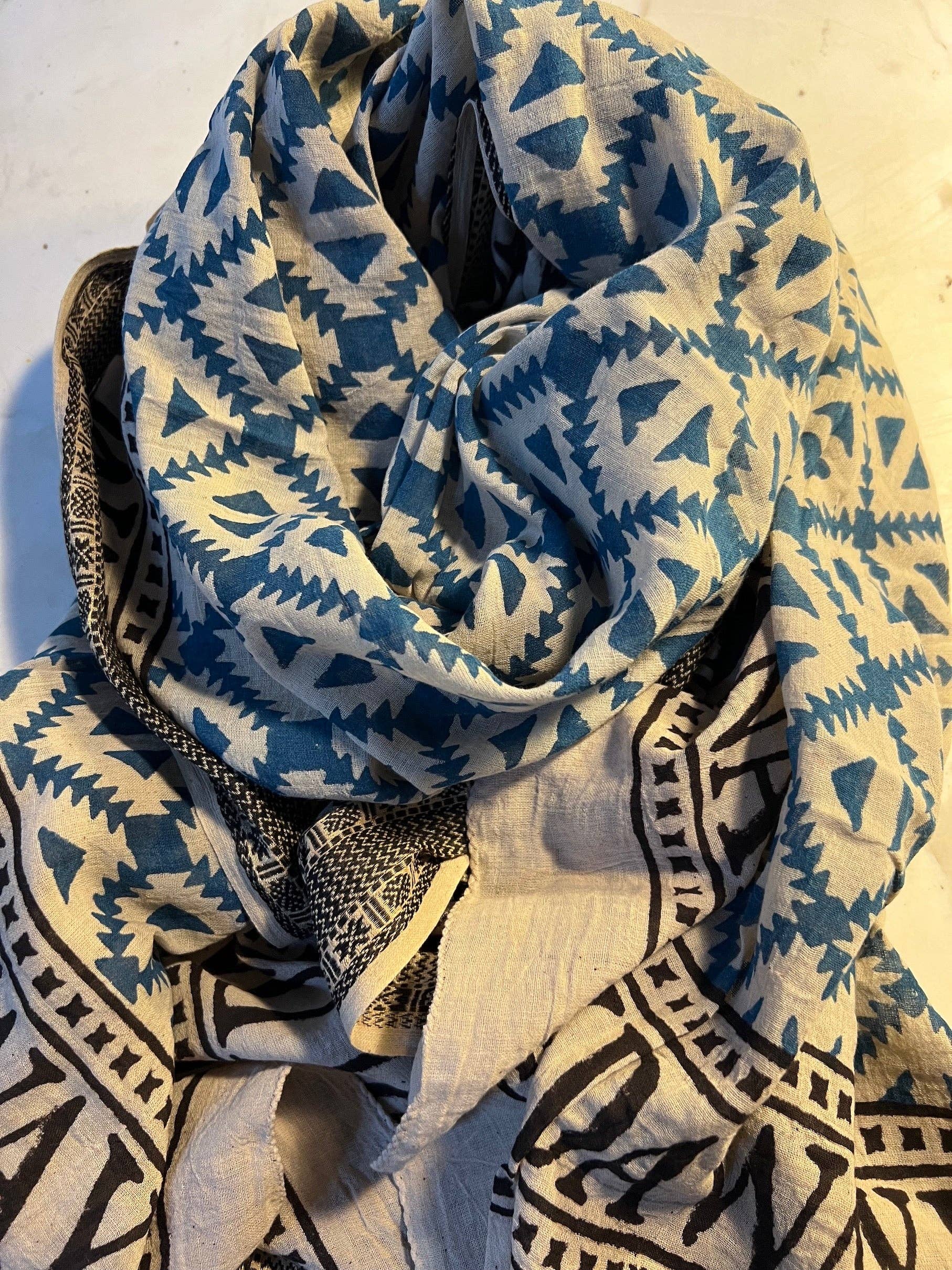 WAYDA - Wholesale Scarf - Women's - NEUE INDIEN BOHO SCHAL HANDGEFERTIGTER BLOCKDRUCK: BLAUES GEORGIEN MIT GEWEBTEM RAND1