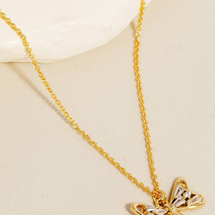 Collier avec pendentif en forme de nœud en ruban et strass pour la vente par Anarchy Street