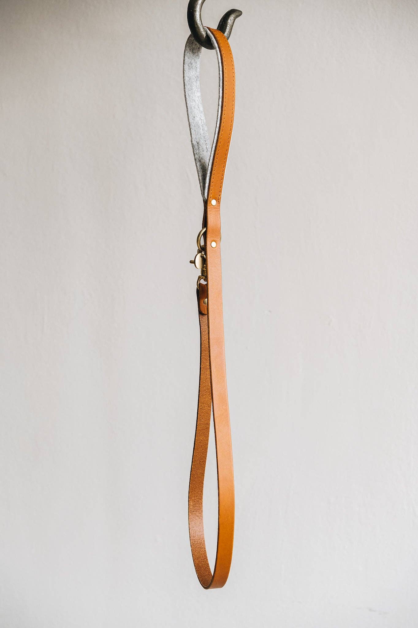 BAND&ROLL - Wholesale Pet Leash - Dog - LIGHTWEIGHT SHORT LEATHER LEASH. HITCH air0