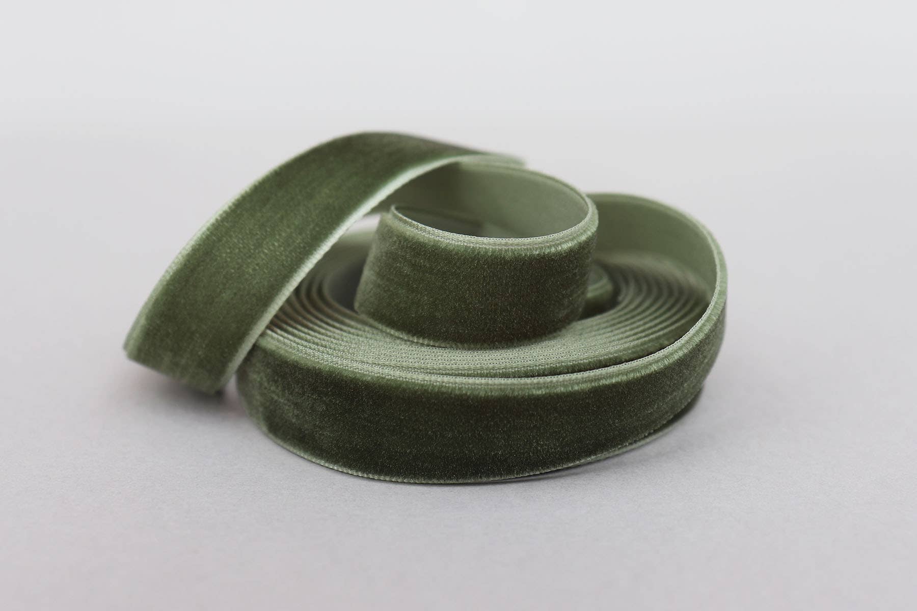 Nancy & Betty Studio – wholesale Ribbon – Gift wrapping – VELVET RIBBON - MOSS GREEN - 5m