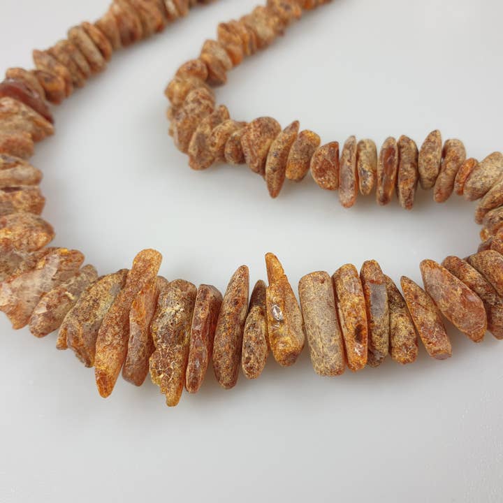 AmberLithuania - Vente Collier de perles - Collier en ambre baltique brut marron orangé avec cristal de guérison pour adulte5